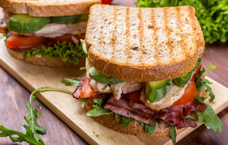 BLT sandwich met Amerikaanse Knoflooksaus